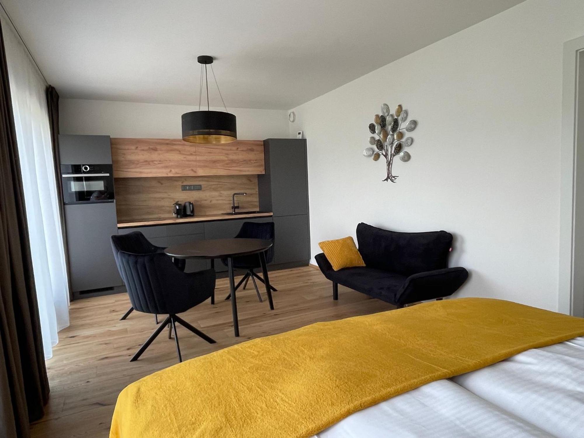H52 Apartments Brno Esterno foto